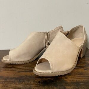 Women's Cream Peep-Toe Ankle Boots